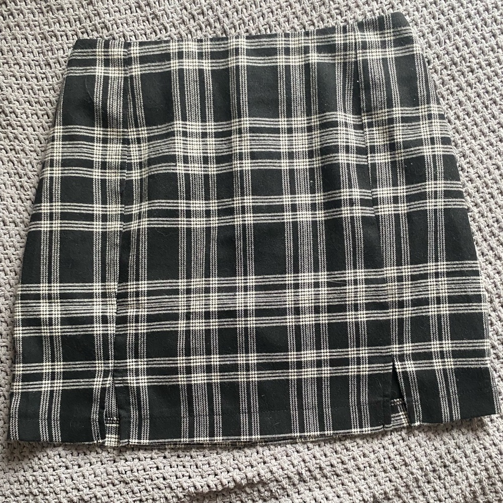 Black and white skirt size M